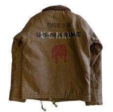画像2: FREEWHEELERS & CO. [1944 U.S.M.C. Marine Scout Bombing SQ932 "TEUFELHUND" TYPE N-1 #2531002 DARK KHAKI BEIGE size.34,36,38,40,42,44] (2)