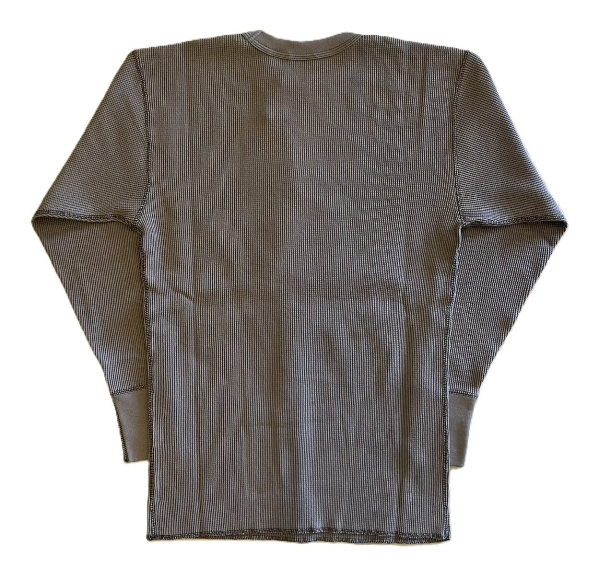 画像2: FREEWHEELERS & CO. ["KNUCKLE BONES" on "AAF 90thBG 400thBSQ" CREW NECKED THERMAL LONG SLEEVE SHIRT #2535008 MEDIUM GRAY size.S,M,L,XL] (2)